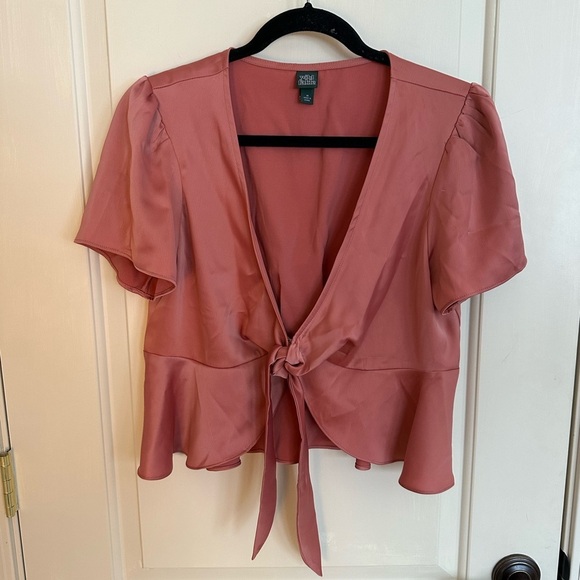 wild fable Tops - Women’s Size Medium Wild Fable Pink Tie Crop Short Sleeve Shirt